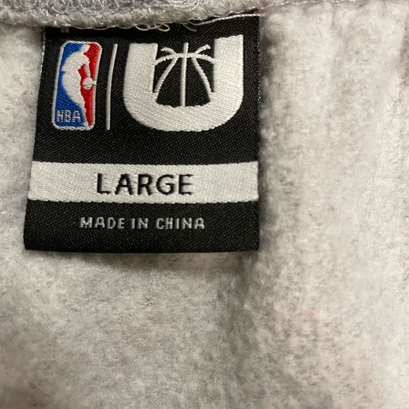 NBA Chicago Bulls Off-shoulder Long Sleeve Crop Top Size Large - Picture 6 of 8